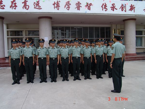 教官们:我们来了!